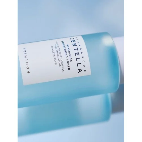 SKIN1004 CENTELLA MADAGASCAR TONIQUE ÉCLAIRCISSANT HYALU-CICA