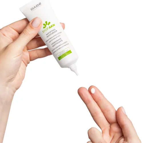 BABE STOP AKN CRÈME HYDRATANTE MATIFIANTE